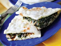 كوئیسـادیلای قارچ و اسفناج