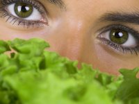 راهکارهای تغذیه ای برای آب سیاه چشم