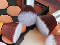 تاریخ انقضای لوازم آرایش تان را بخوانید