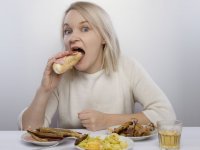 پرخوری عصبی و تبعات آن