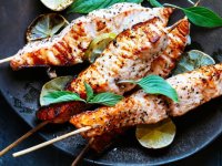 با غذاهای مناسب، رطوبت را به پوست برسانید