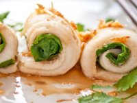 رول بخارپز ماهی و اسفناج