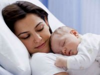 آیا یك خانم می تواند در حین شیردهی دارو مصرف كند؟