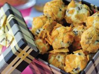 شيرينی ترد كشمش و گردو