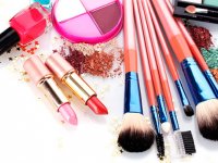 آرایش روزانه پیری پوست را تسریع می کند