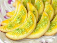 شیرینی هلال ماه