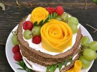 کیک با میوه های شکلاتی