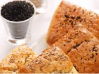 کیک با سیاهدانه
