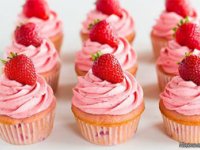 كاپ كيك توت فرنگی ژله‌ای