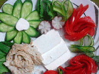 چرا خوردن پنیر با گوجه و خیار خطرناک است؟