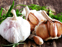 بوی سیر را چگونه از بین ببریم؟