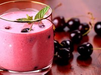 اسموتی آلبالو؛ یک نوشیدنی جذاب تابستانی