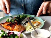 14 دلیل که باعث می شود همیشه احساس گرسنگی کنید