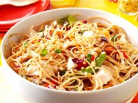 خوراک نودل با گوشت و سبزیجات؛ یک غذای سبک و متفاوت
