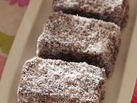 کیک لَمینگتن استرالیایی (lamington cake)