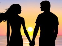 زبان بدن زن عاشق چگونه است؟