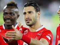 هجوم هواداران پرسپولیس برای رای دادن به گل شجاع خلیل زاده