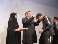 هدیه‌ای که عادل فردوسی‌پور را شگفت‌زده کرد+ عکس