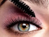 ترفندهایی برای جلوگیری از چسبیدن مژه ها هنگام ریمل زدن