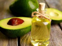 ۹ خاصیت درمانی روغن آووکادو برای پوست