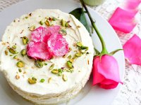طرز تهیه کیک گل سرخ و گلاب