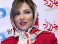 سلفی لیلا اوتادی با کلاه گیس در کنار خواهرش! عکس