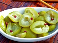 طرز تهیه ترشی گوجه‌سبز؛ متفاوت و جذاب