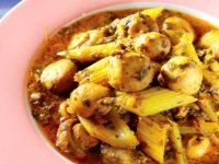 خورش کرفس و قارچ