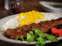 طرز تهیه کباب کوبیده؛ راز نریختن از سیخ