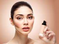 کرم پودر زدن به روش آرایشگران هالیوودی + آموزش تصویری