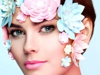خانم‌ها در میانسالی مراقبت پوست خود باشند