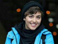 ریحانه پارسا روی صحنه تئاتری به کارگردانی مهدی کوشکی رفت