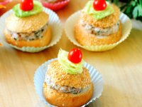 ساندویچ مرغ و بادام