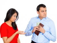 چگونه با شوهر خسیس رفتار کنیم؟