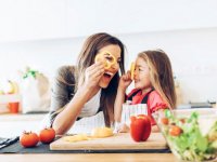 نگاهی به ارتباط هورمون شادی با تغذیه