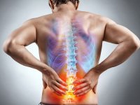 این عادت غلط موجب کمردرد می‌شود