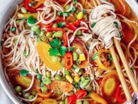 طرز تهیه سوپ نودل و سبزیجات به دو روش چینی و کره‌ای