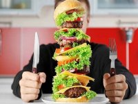 چند ترفند ساده برای مبارزه با پرخوری احساسی