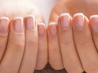 علت خطوط تیره بر روی ناخن چیست؟