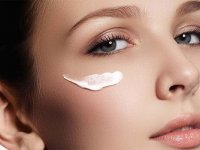 راهکارهای متخصصان پوست برای رفع گودی و پف زیر چشم