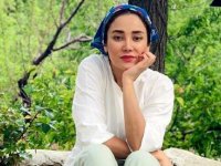 بهاره افشاری بازیگر با لباس بندری و شوخی مخاطبان با دمپایی‌هایی که پوشیده + عکس