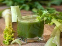 عوارض نوشیدن آب کرفس برای سلامتی