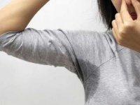بوی بد عرق زیر بغل نشانه چیست و به کدام بیماری‌ها مرتبط است؟