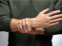 چگونه علائم پارکینسون را در افراد مسن شناسایی کنیم؟