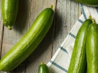 این میوه نفخ شکم را نابود می‌کند و برای تنظیم فشار خون مفید است