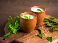 دوغ‌تان را در تابستان با این ترکیب‌ها به نوشیدنی‌ای معجزه‌گر برای روده تبدیل کنید