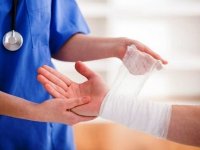 نحوه صحیح بستن پانسمان اضطراری بدون ابزار تخصصی