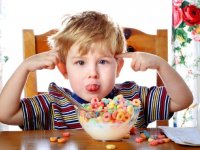 بایدها و نبایدهای تغذیه کودک بیش‌فعال برای کنترل رفتار و انرژی