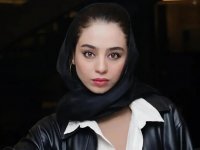 تیپ کژوال و شیک «مریم شاه‌ولی» در مراسم اکران فیلم جدید (عکس)