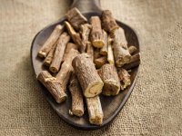 ۲۷ خاصیت شیرین بیان